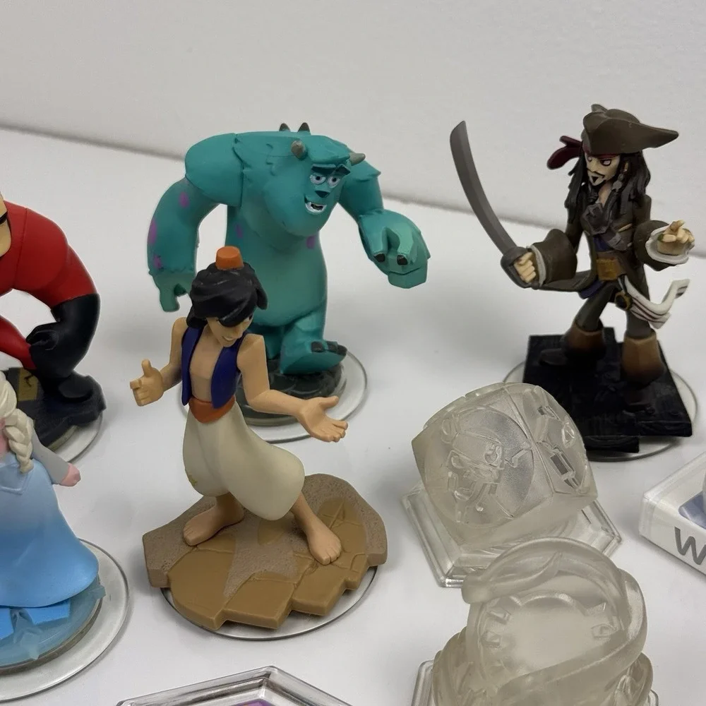 Disney Infinity Mixed Lot Marvel Frozen Pirates Incredibles  Video Games & Dock